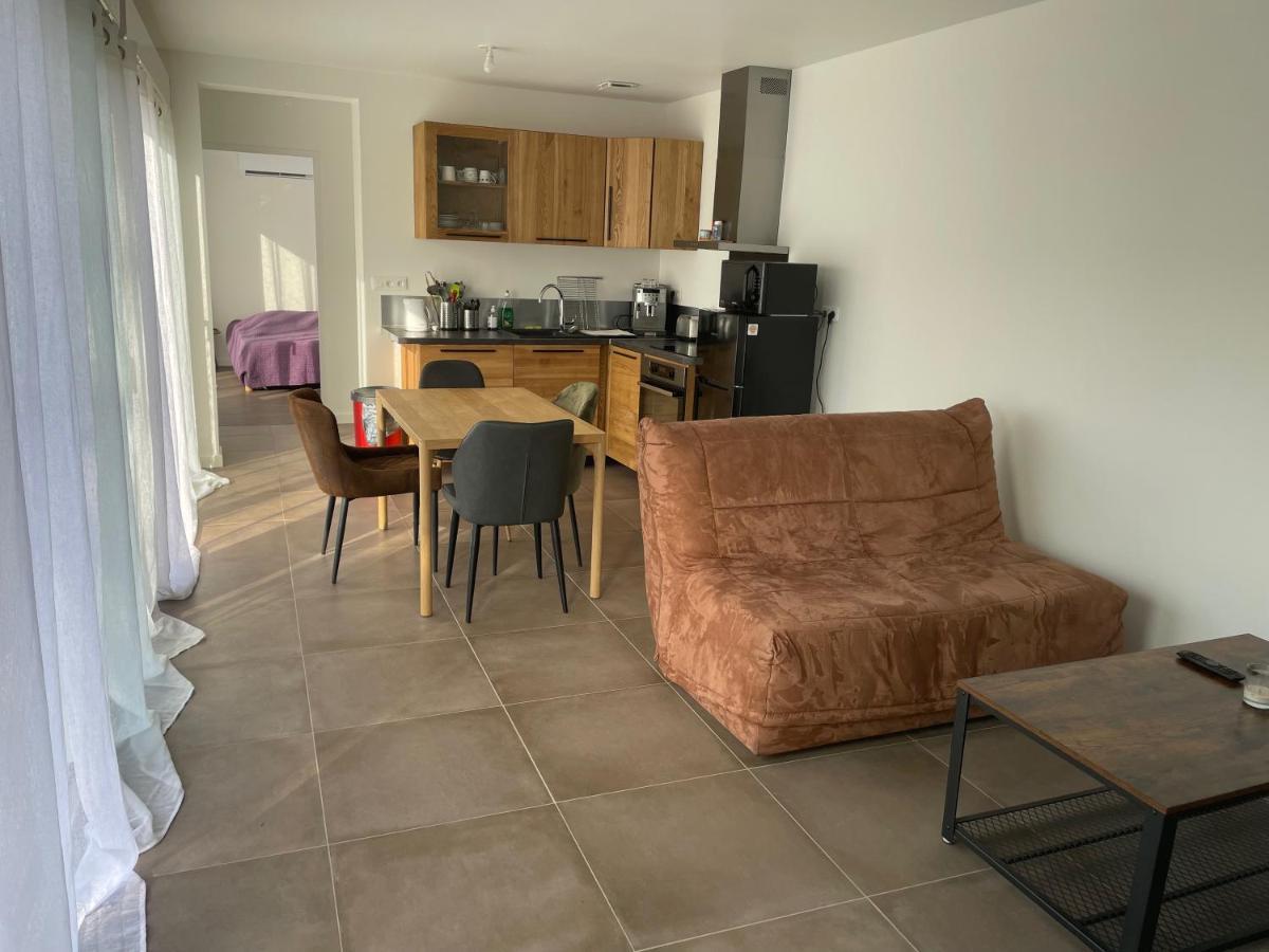 Maison La Capucine Sur Quai De Seine, Wifi, Machine A Laver, Parking Prive Gratuit Vernon  Exterior photo